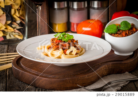 Spaghetti Bolognese on white plate Spaghetti Bolognese on white plate 29015889