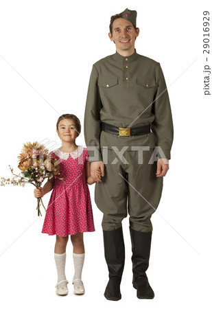 Little girl and Soviet soldier 29016929
