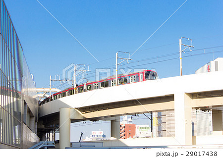 京急蒲田駅と京急空港線の電車 京急蒲田駅と京急空港線の電車 29017438
