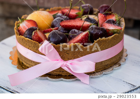 Cheesecake with fruits and berries on the planks 29023553