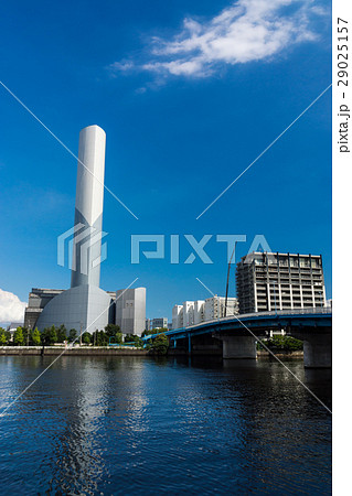 港清掃工場の塔 品川 秋の空の写真素材