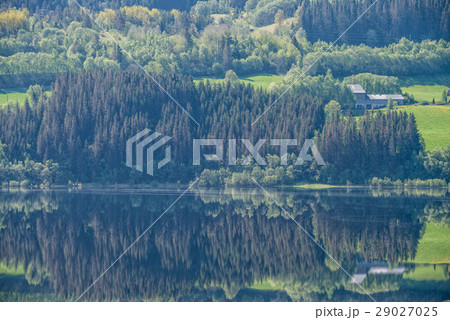Vangsvatnet, mirror lake at Voss, Norway. 29027025
