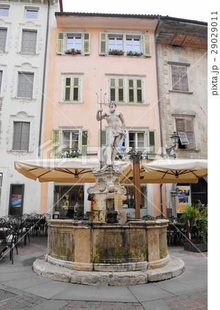 rovereto ロヴェレート fontana del nettuno ネプチューンの泉 rovereto ロヴェレート fontana del nettuno ネプチューンの泉 29029011