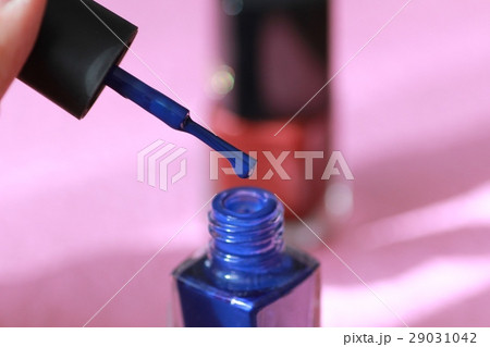 真っ青なマニキュア　ネイルケア 29031042