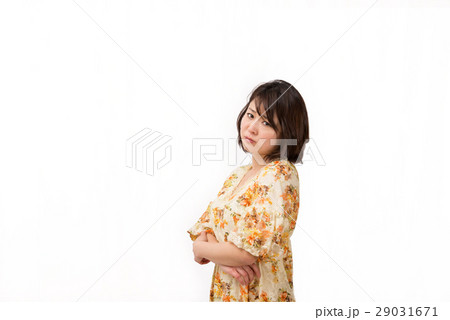 女性 思案 考える ワンピース 女性 思案 考える ワンピース 29031671