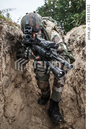 french paratroopers in action 29033052