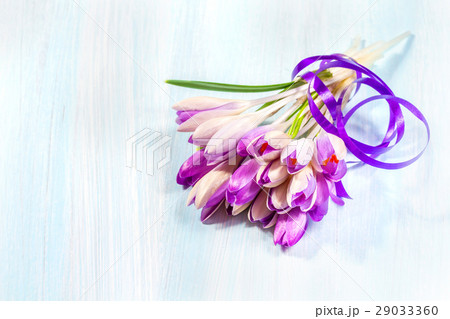 Bouquet of crocuses on a wooden table Bouquet of crocuses on a wooden table 29033360
