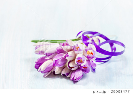 Bouquet of crocuses on a wooden table Bouquet of crocuses on a wooden table 29033477