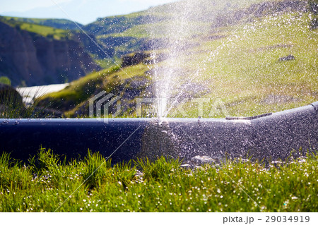 Water splashes under pressure from  damaged pipe 29034919