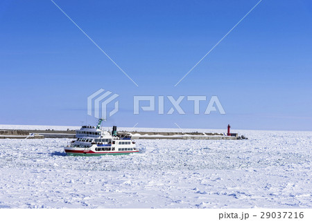 網走港の流氷砕氷船 29037216