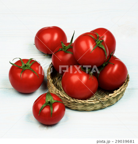 Ripe Tomatoes with Stems 29039681