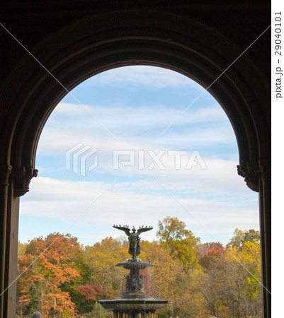 The Bethesda fountain in an autumn morning 29040101