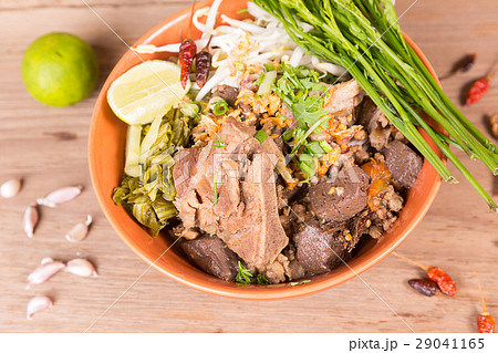 Rice noodles with spicy pork sauce Rice noodles with spicy pork sauce 29041165