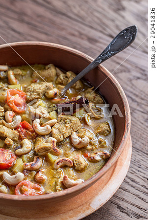 Chicken korma 29041836