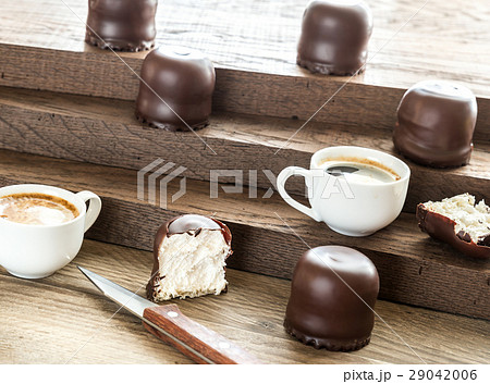 Fresh marshmallows with two cups of coffee Fresh marshmallows with two cups of coffee 29042006