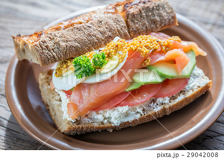 Sandwich with salmon, avocado and eggs 29042008