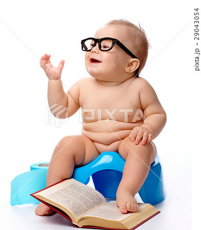 Child on potty 29043054
