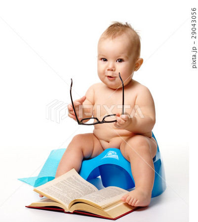 Child on potty 29043056