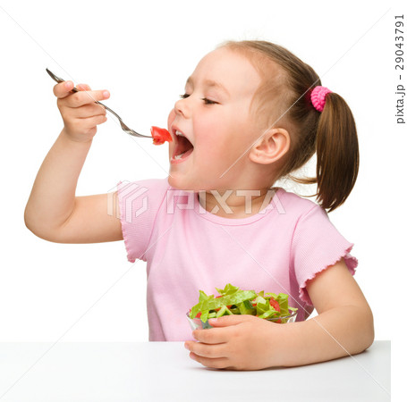 Cute little girl eats vegetable salad 29043791