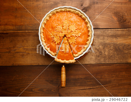 Traditional american homemade pumpkin pie 29046722