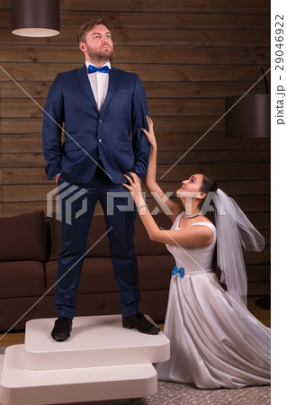 Bride making marriage offer to the groom 29046922