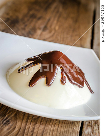 Panna cotta under chocolate topping Panna cotta under chocolate topping 29047158