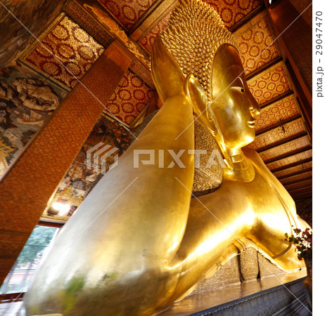 Reclining Buddha in Wat Pho 29047470