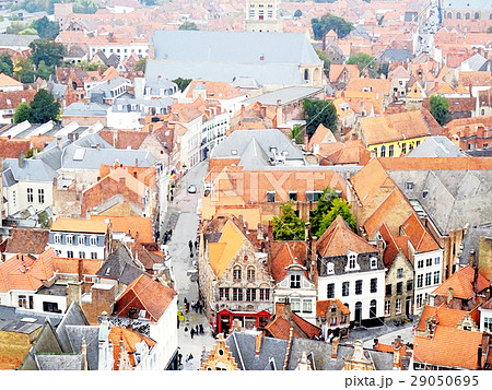 ヨーロッパの街並のリアルタッチの風景画イラスト素材のイラスト素材