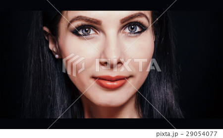 Woman with long black hair 29054077
