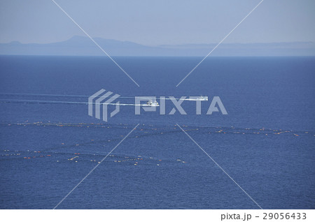 国後島と漁船 29056433