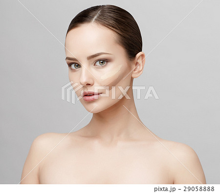 Beautiful Woman with Clean Fresh Skin  29058888