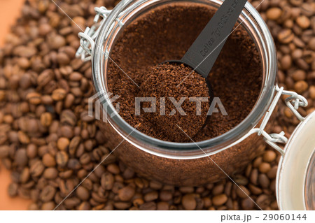 粉末コーヒーとコーヒー豆 粉末コーヒーとコーヒー豆 29060144