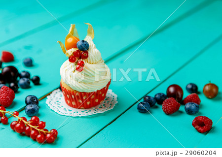 cupcakes with summer berries cupcakes with summer berries 29060204