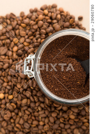 粉末コーヒーとコーヒー豆 29060780