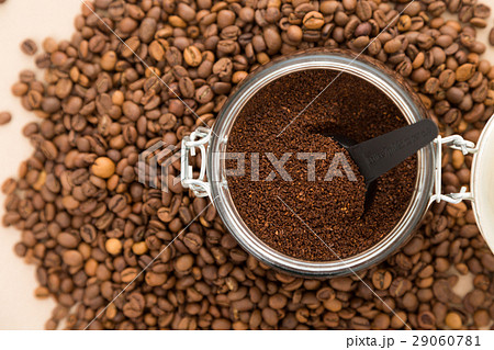 粉末コーヒーとコーヒー豆 粉末コーヒーとコーヒー豆 29060781