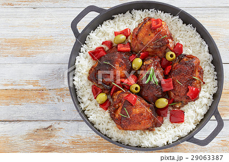 rice with grilled chicken thighs 29063387
