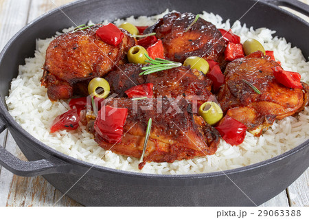 rice with grilled chicken thighs 29063388