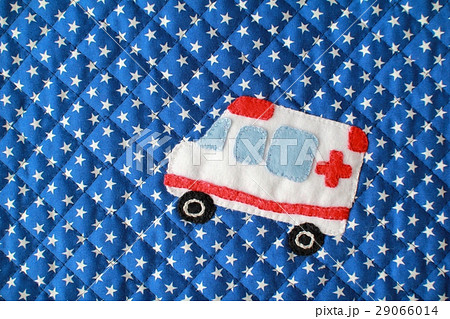 入園入学準備　男の子用バッグの手作り救急車アップリケ 29066014