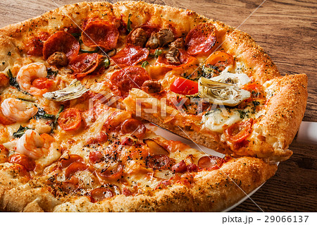 ミックスピザ　Italian delicious food mixture pizza 29066137