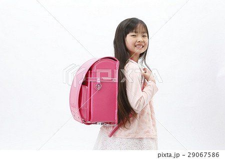 新一年生 新しいランドセルを背負う女の子 新一年生 新しいランドセルを背負う女の子 29067586