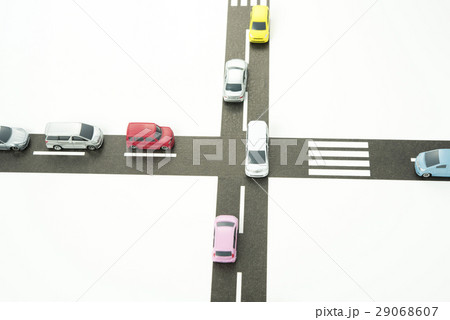 交通量の多い交差点のイメージフォト 交通量の多い交差点のイメージフォト 29068607