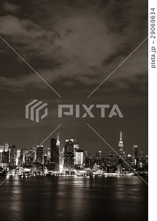 Manhattan midtown skyline at night Manhattan midtown skyline at night 29069634