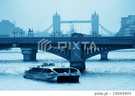 London silhouette 29069905