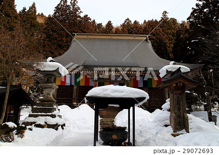 積雪の山寺 29072693