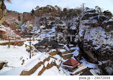 積雪の山寺 29072698