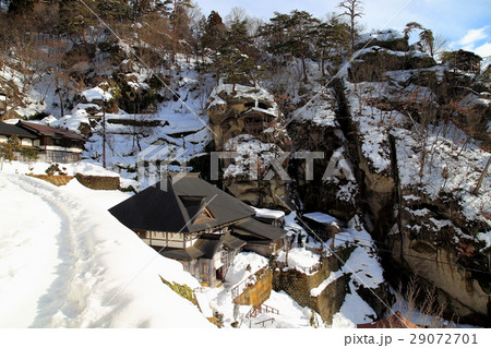 積雪の山寺 29072701