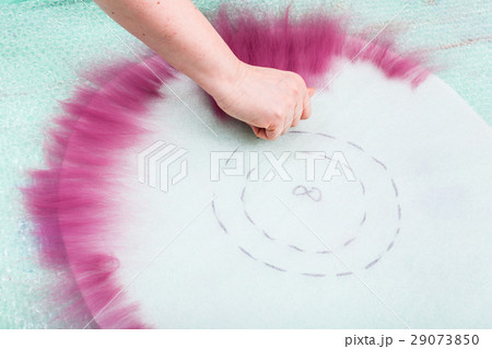 hatter spreads first layer of fibers on pattern hatter spreads first layer of fibers on pattern 29073850