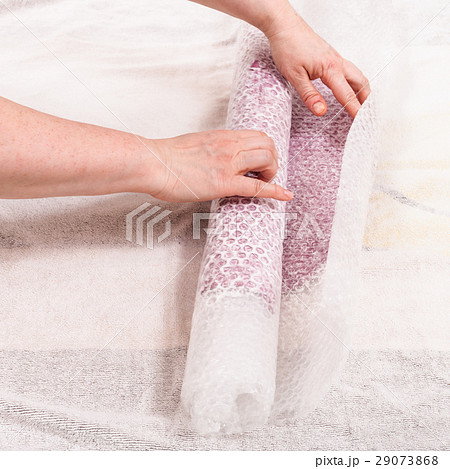 milliner rolls the wool fibers with hat layout milliner rolls the wool fibers with hat layout 29073868