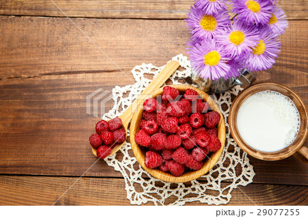 Fresh raspberries Fresh raspberries 29077255