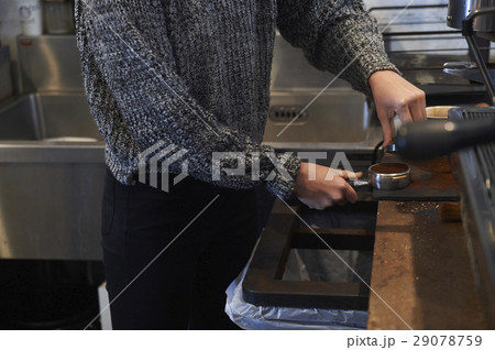 カフェ　スタッフ　エスプレッソマシン 29078759